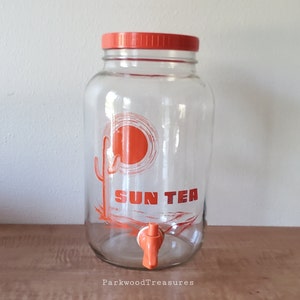 VINTAGE Glass Pitcher - Approximately 1 Gallon - Sun Tea - Lid