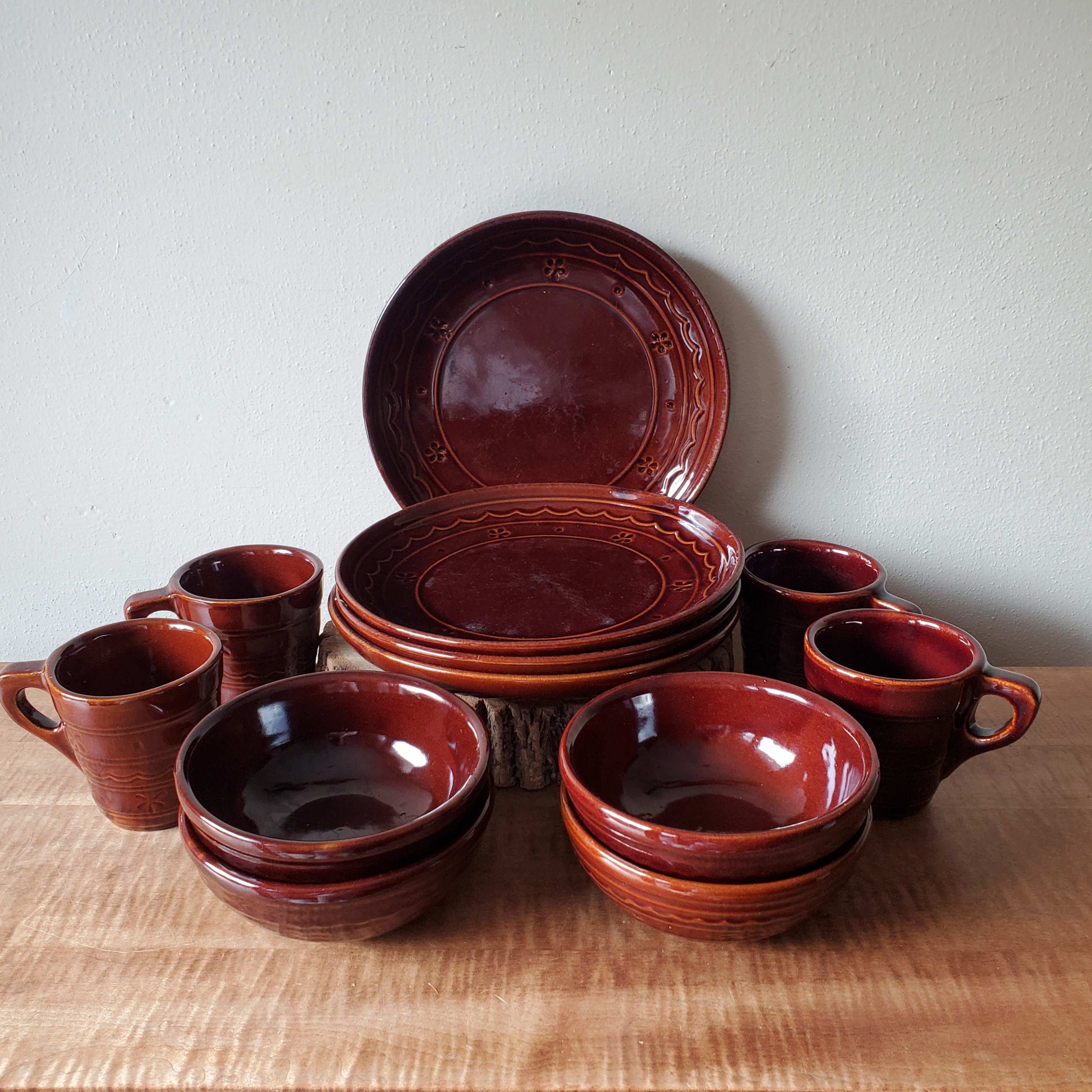 Vintage Marcrest Daisy Dot Dinnerware Set of 12 Pieces for 4