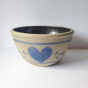 10&quot; vintage Rowe Pottery salt glaze dough bowl with heart design 1984