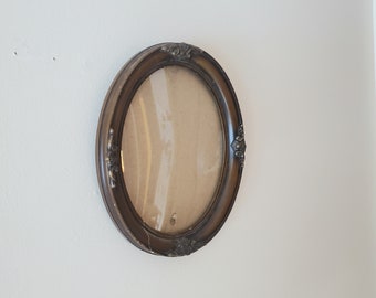 Vintage 6" x 9" Ornate Oval Wood Portrait Frame