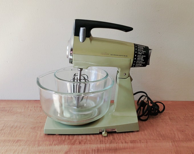 Vintage Sunbeam Mixmaster With Glass Bowls, Working 1970s Green Sunbeam Mixmaster, Avocado