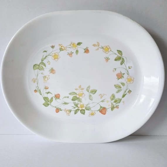 コレール STRAWBERRY SUNDAY 20ピースセット Vintage Corelle Strawberry Sundae Dinnerware: 21 Piece Set for 4