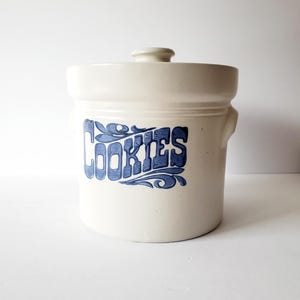 stoneware cookie canister vintage Pfaltzgraff Yorktowne cookie jar