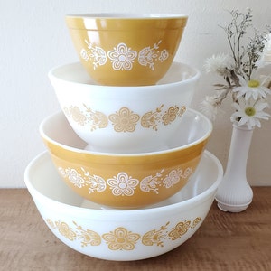 1980s butterfly gold #442 Pyrex Cinderella bowl as is