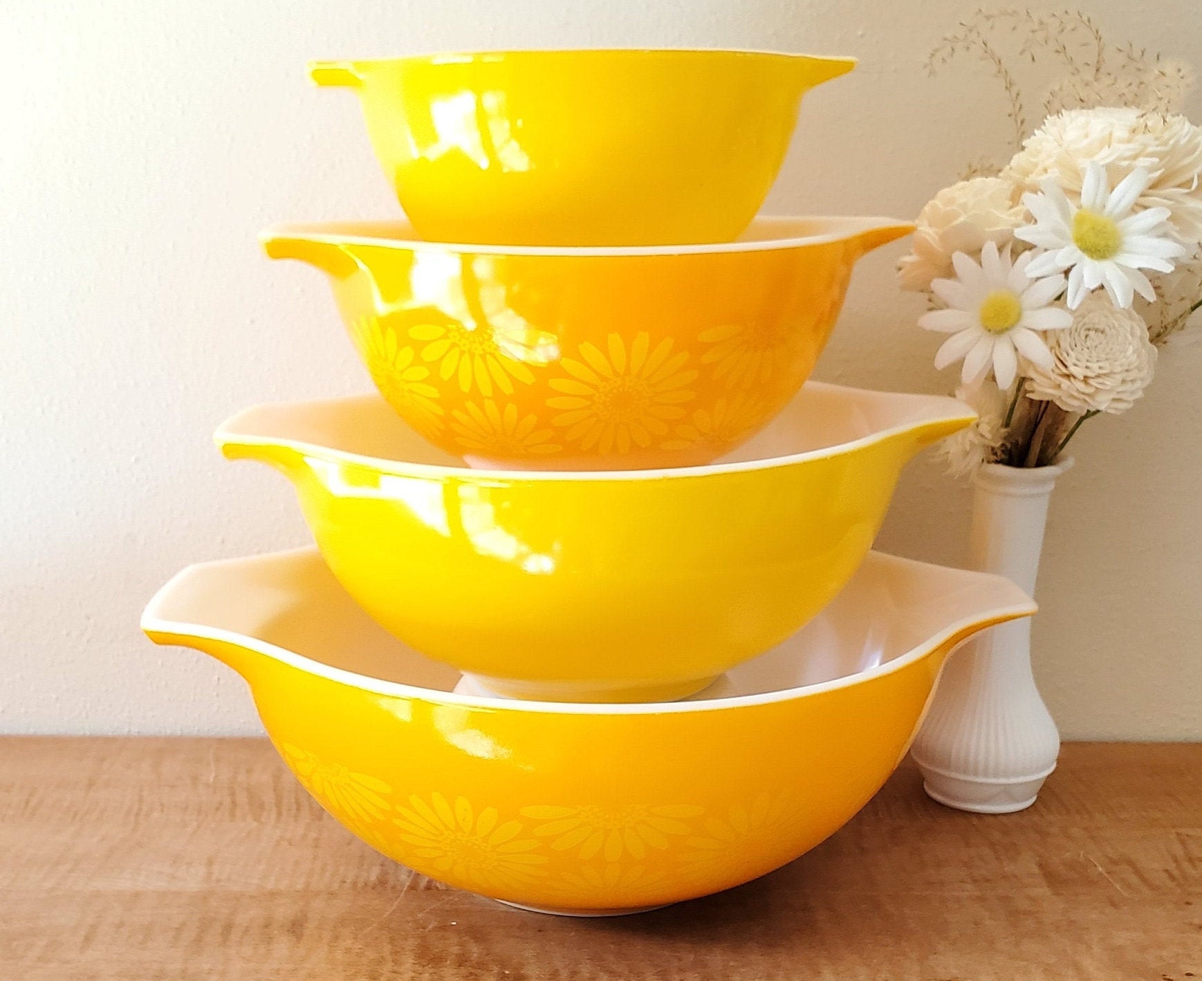 Vintage orange pyrex bowl