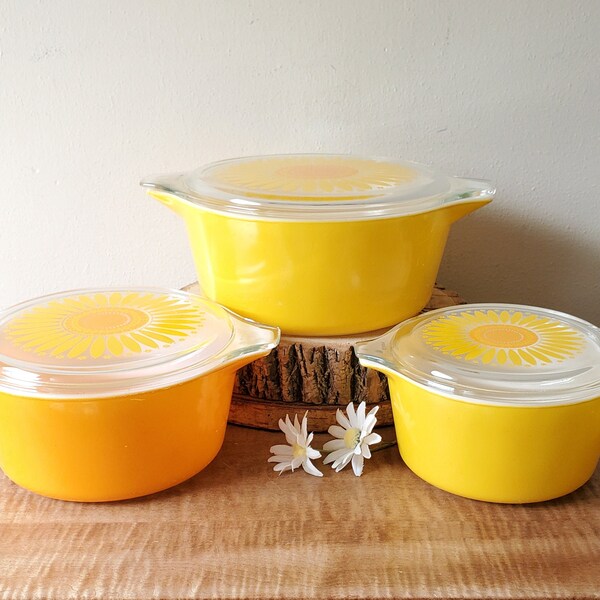 Vintage Pyrex Daisy Casserole Set, Sunflower Orange Casserole Dishes, Set of 3 Platos with Daisy Covers