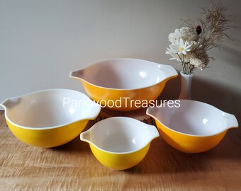 Vintage Pyrex Daisy Sunflower Cinderella Mixing Bowls Set of