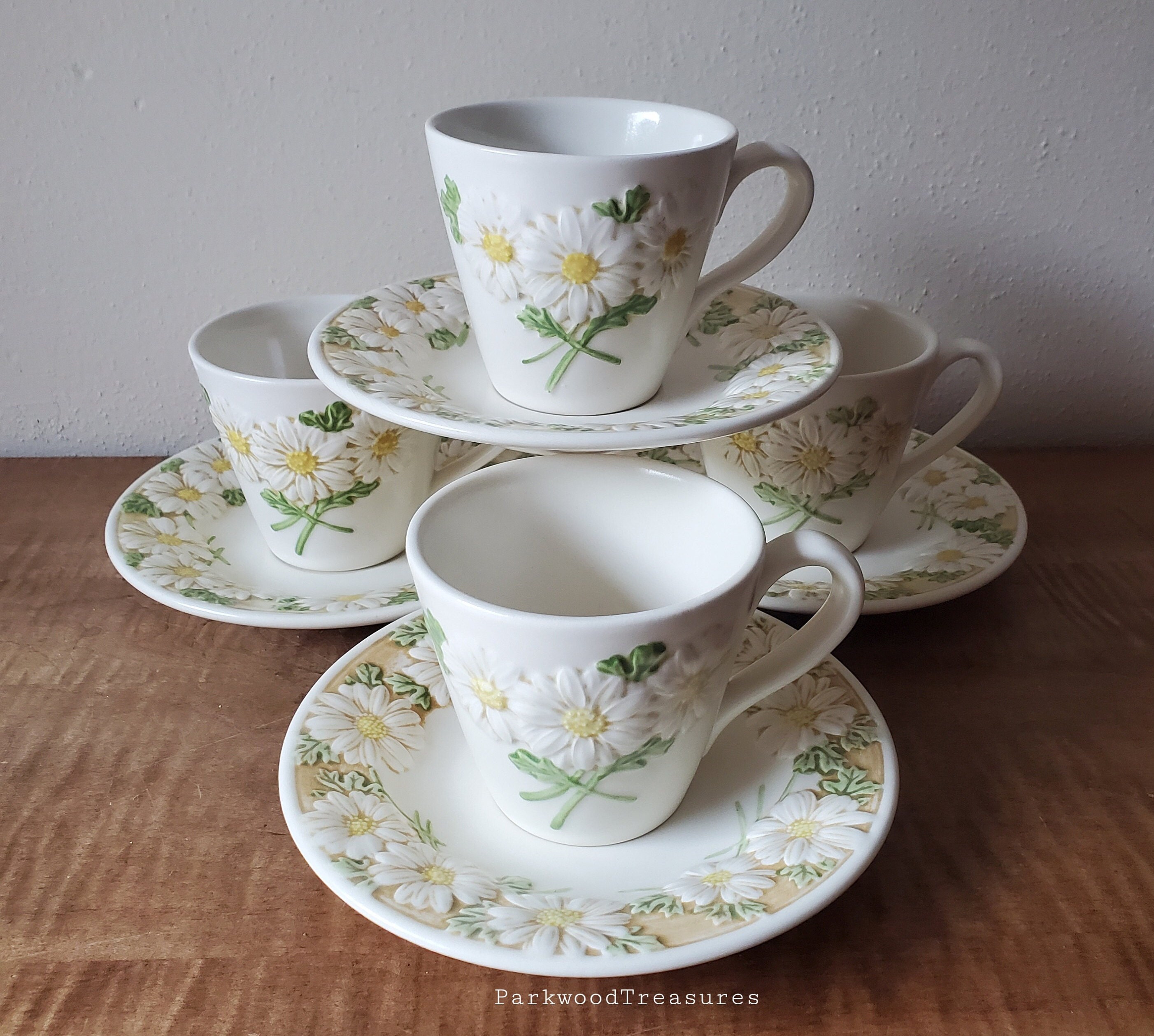 Vintage Sculptured Daisy Poppytrail Metlox 21 Piece Set for 4