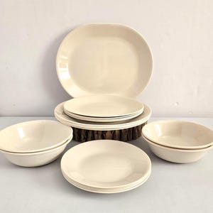 Corelle Sandstone Dinnerware 17 Piece Beige Set for 4 guests