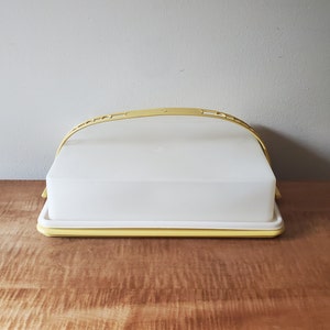 Vintage Tupperware Cup Cake Carrier Keeper