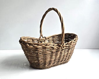 17" vintage wicker carry basket: woven grapevine