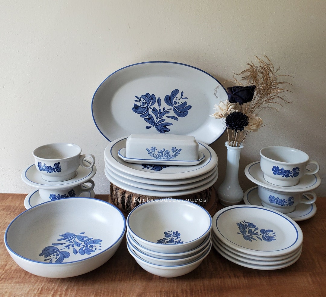 Vintage Pfaltzgraff Yorktowne Dinnerware 24 Piece Set for 4 Etsy
