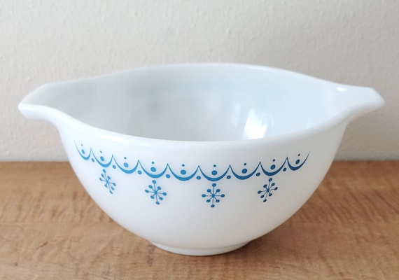 Vintage Pyrex Snowflake Blue Garland Cinderella Mixing Bowl Set of