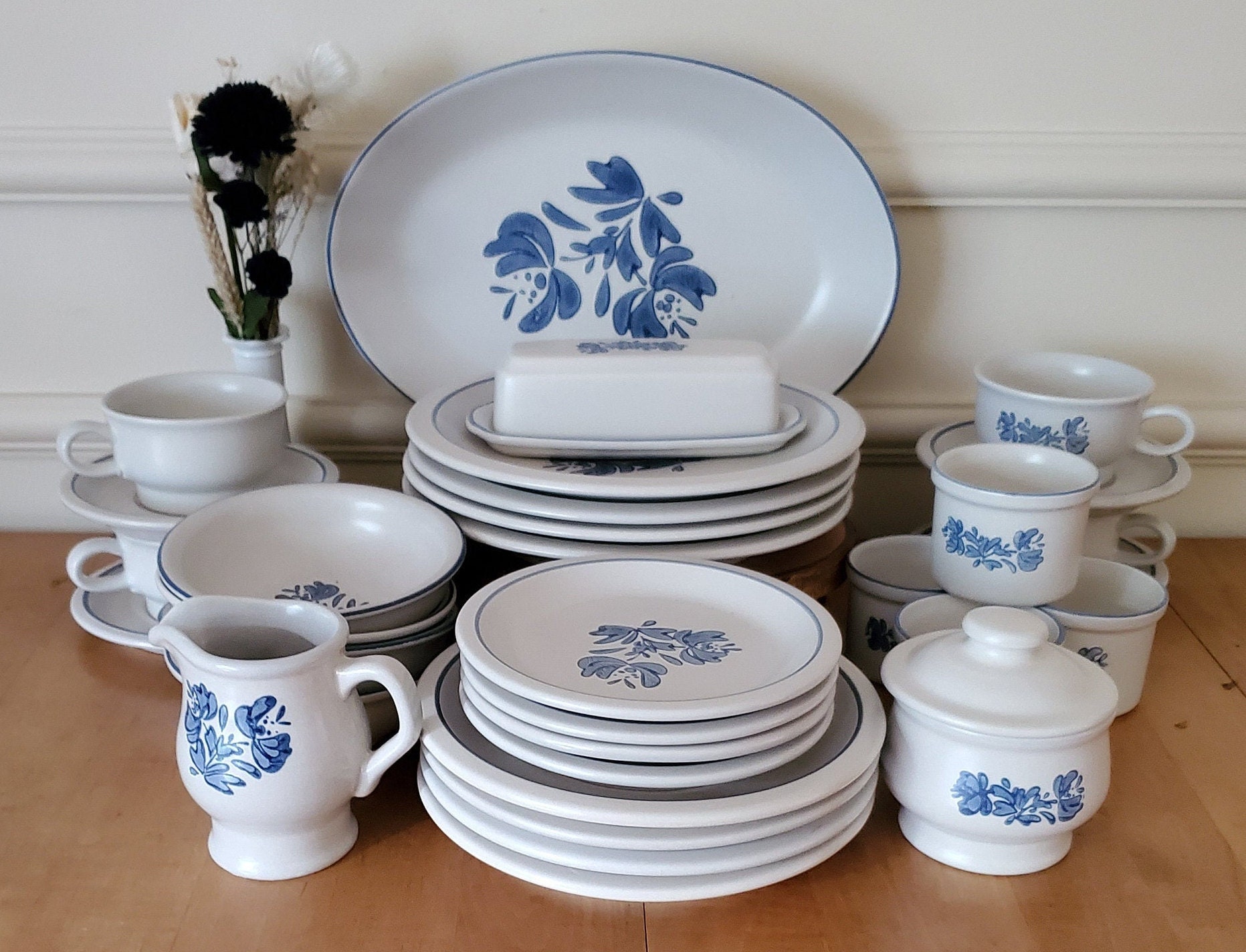 Vintage Pfaltzgraff Yorktowne Dinnerware 33 Piece Set for 4 Etsy
