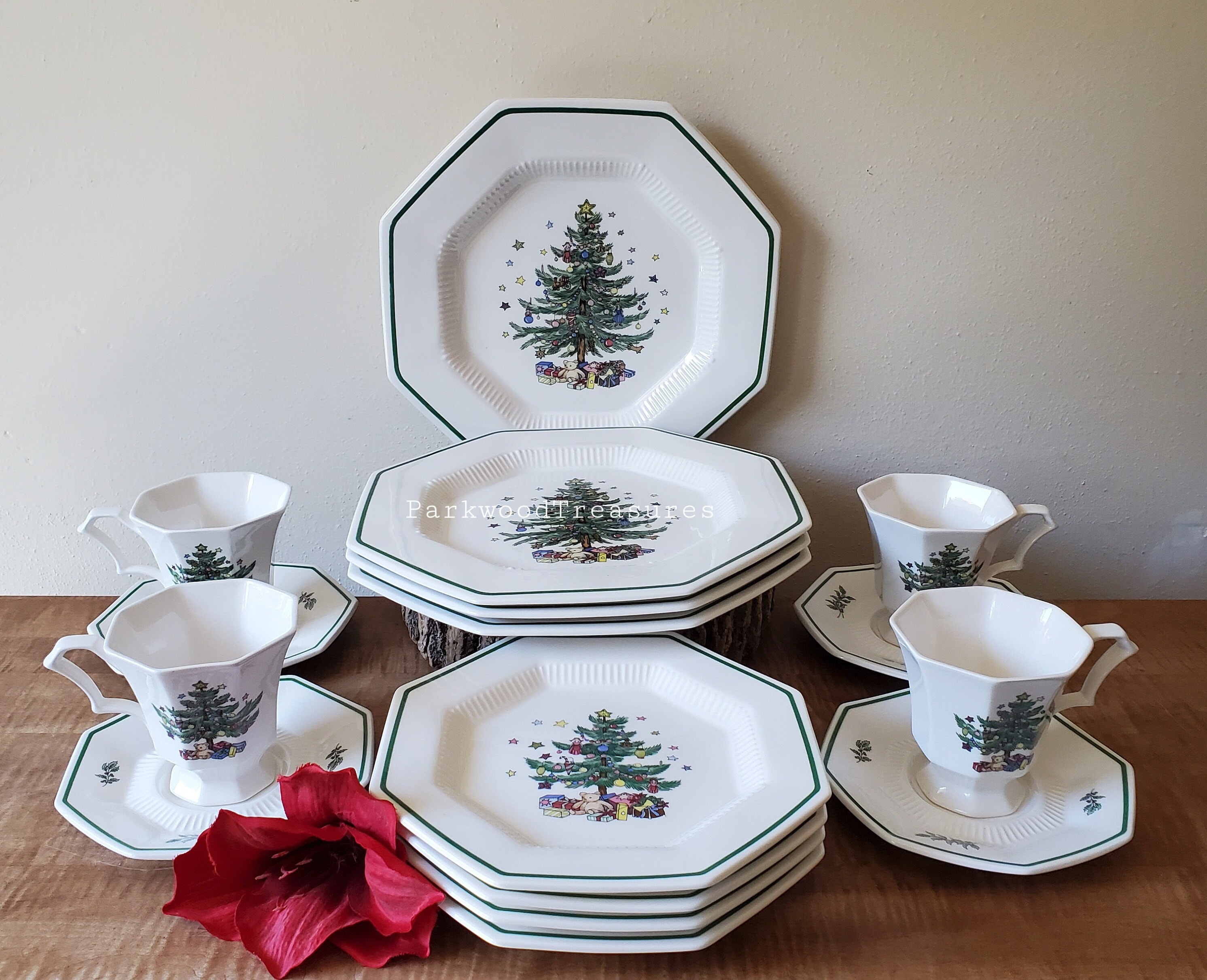 New in Box Christmastime Nikko 16 Piece Set for 4 Guests New in Box Christmastime Nikko 16 Piece Set for 4 Guests