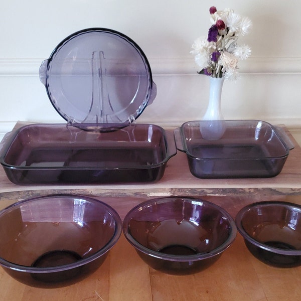 Vintage Pyrex Amethyst Glass Bakeware