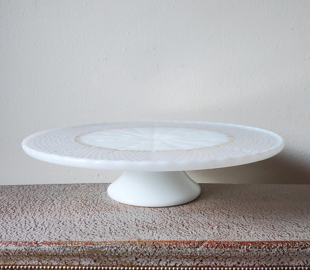 Amelia Pedestal Cake Plate - Camellia & White