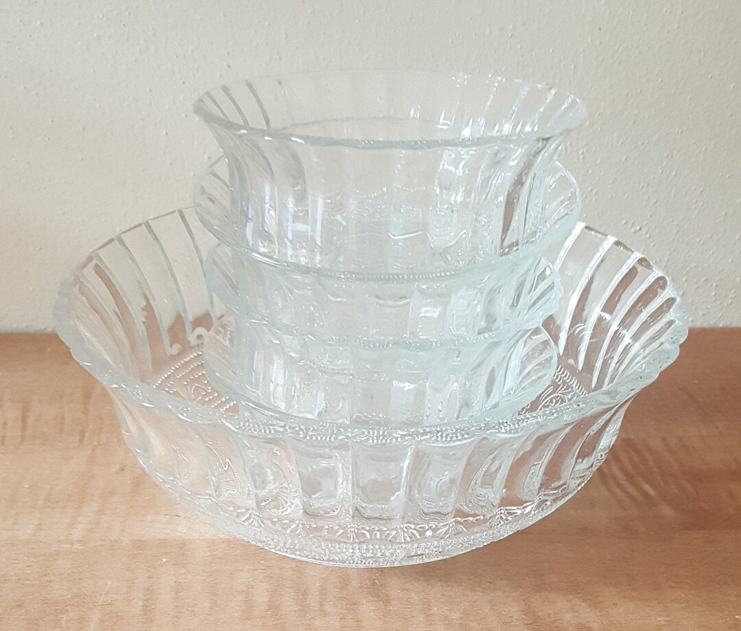 Glass salad bowl set discount