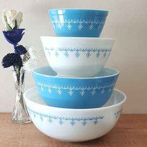 Vintage Pyrex Snowflake Garland Mixing Bowls Set of 4