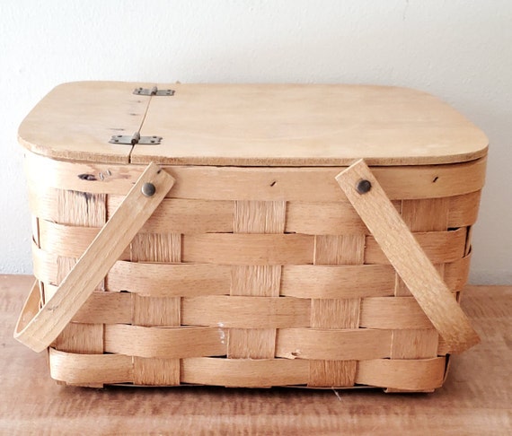 Vintage Picnic Basket/Woven Wood Picnic Basket/Wed