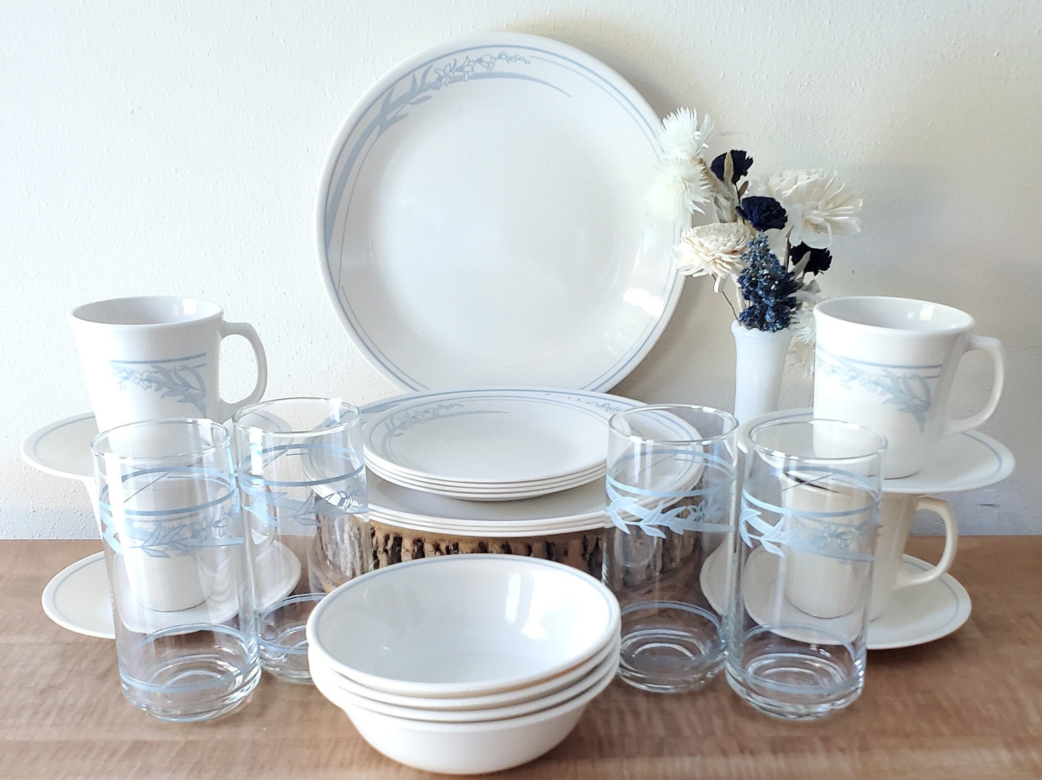 Vintage Corelle Blue Lily Dinnerware 24 Piece Set for 4 Etsy