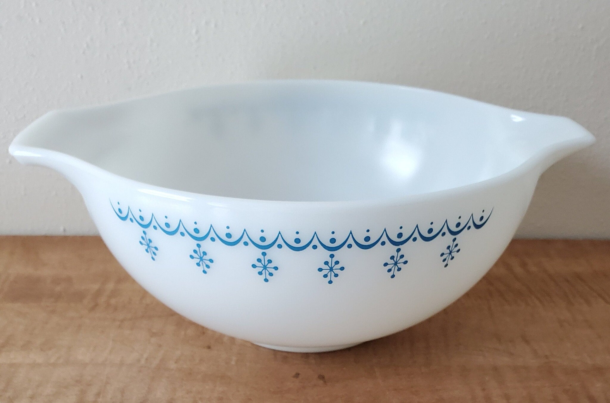 Pyrex Snowflake Blue Garland Cinderella Mixing Bowls Vintage