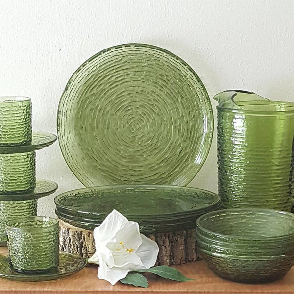 Vintage Green Soreno Dinnerware 17 Piece Set by Anchor Hocking