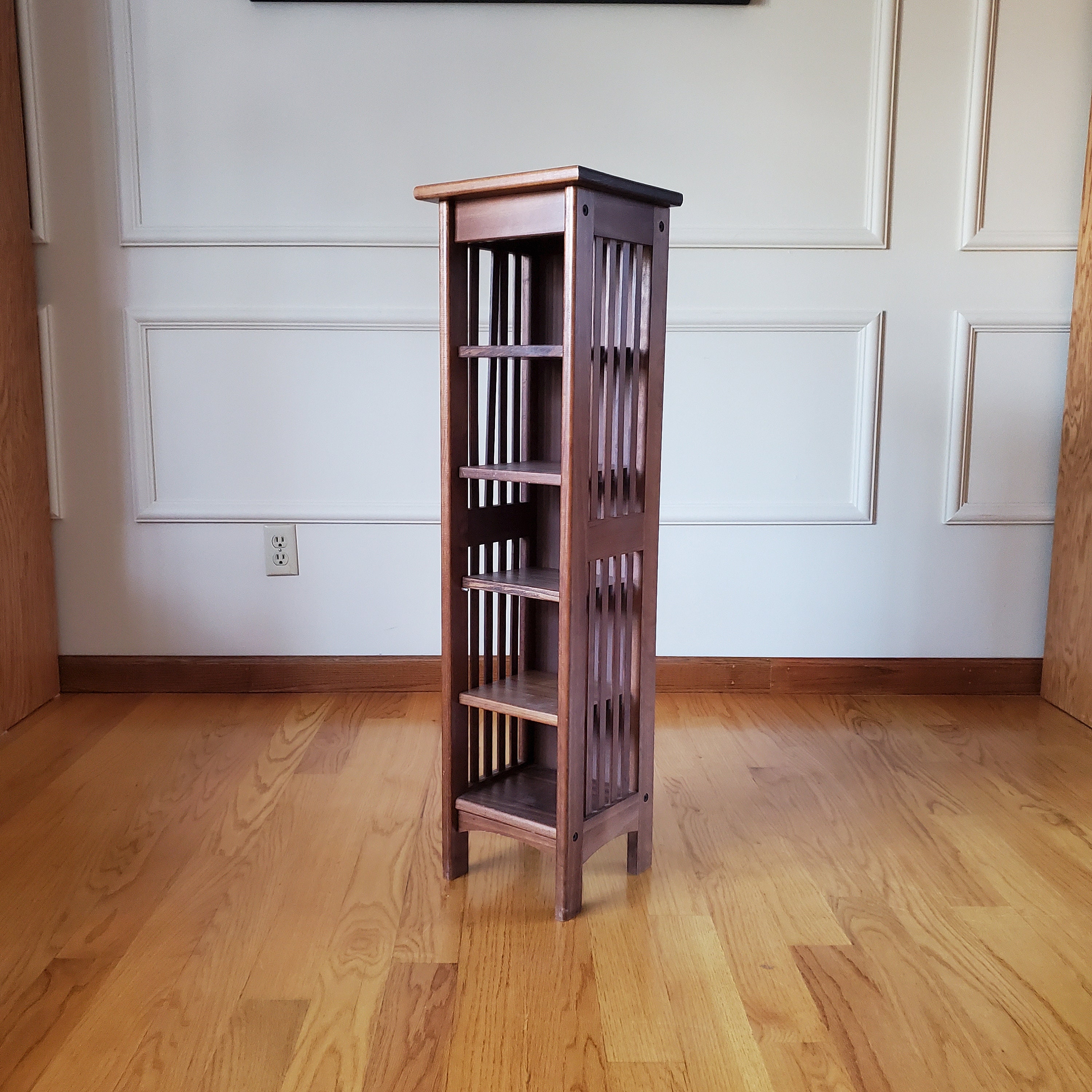 Small Space 10“ Narrow shelving unit