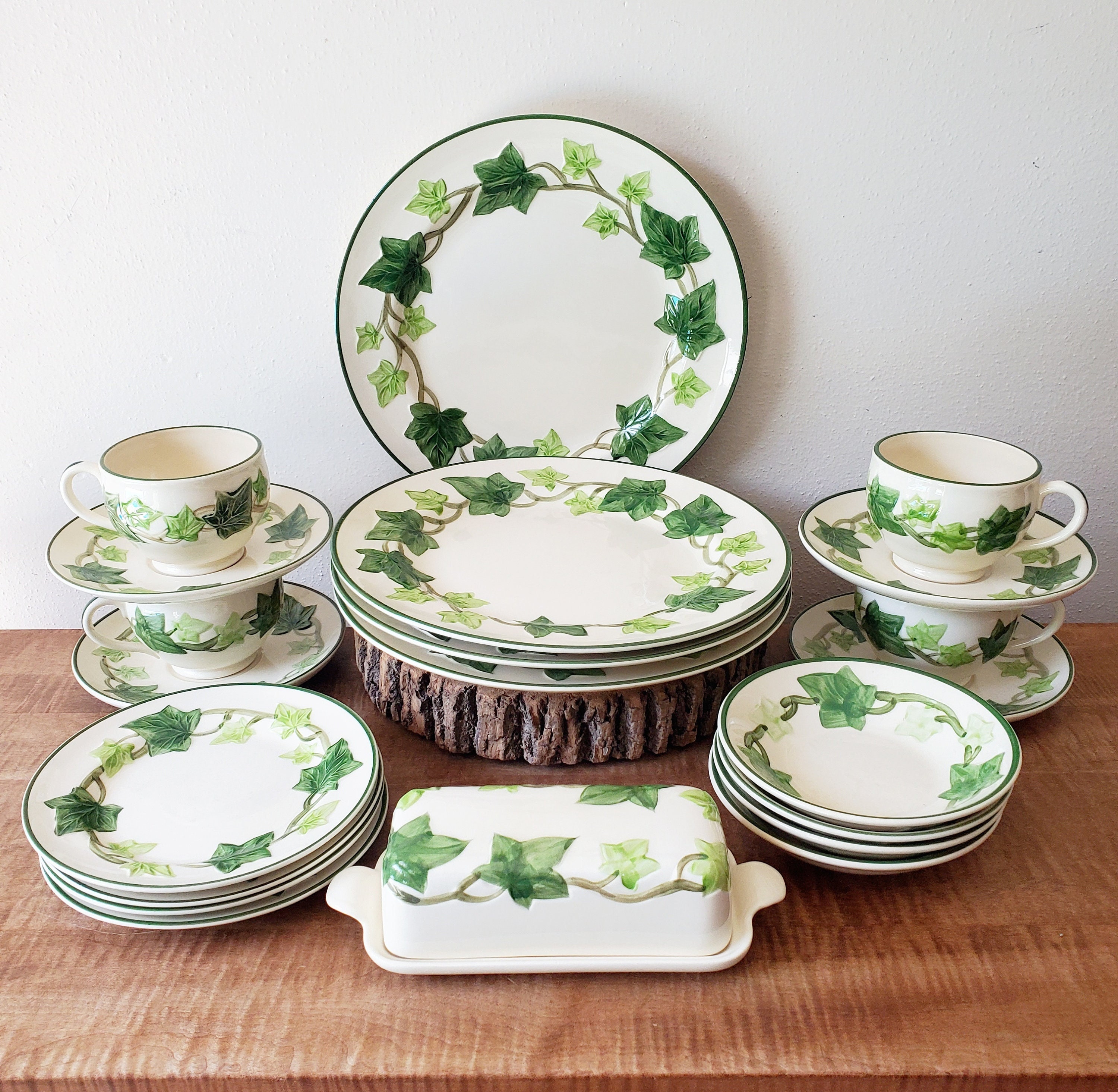 Vintage Franciscan Ivy Dinnerware 22 Piece Set for Four California