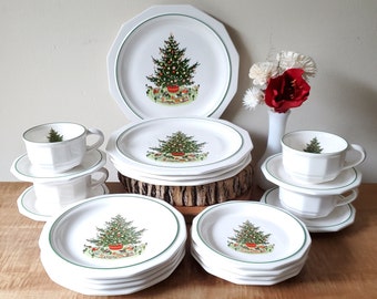 Vintage Christmas Heritage Dinnerware 20 piece Set for 4 by Pfaltzgraff 1980 1990s Made in the USA