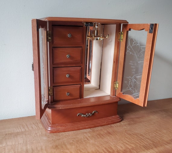 Custom Small Clear Acrylic Jewelry Box with Mirror Bottom - China