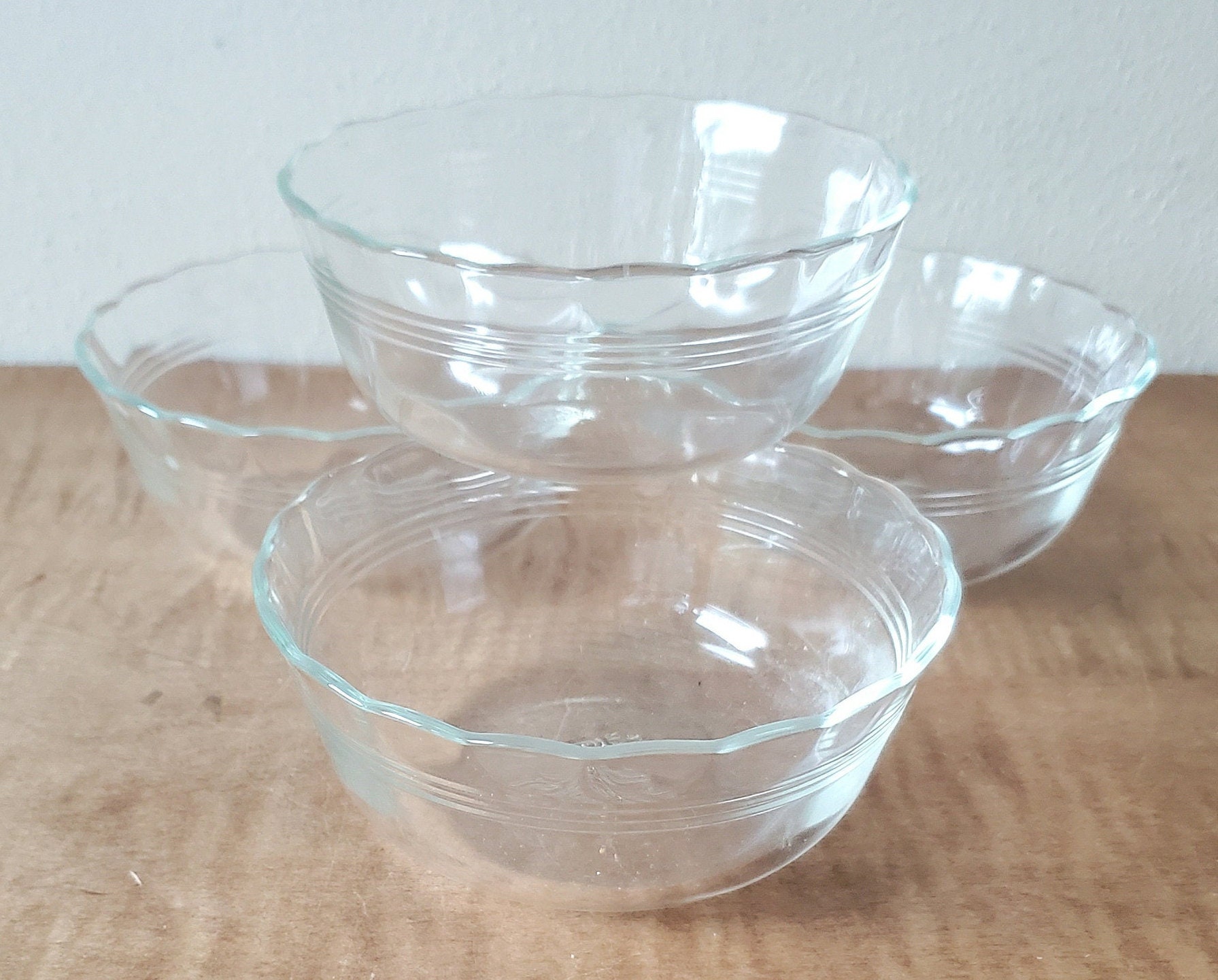 Vintage Mixing Bowl 5 Cups. Oven, Microwave Cook. Prep, Storage, Serve. Dip  or Large Cereal Bowl. 5 1/2 Diam 3 Deep. Clear Glass Bowl 