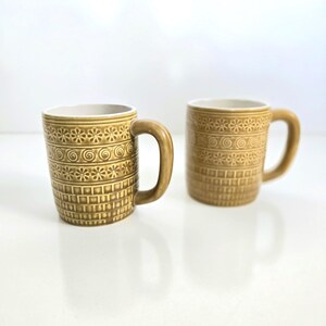stoneware mugs 2 vintage Japan yellow mustard Daisy coffee mugs