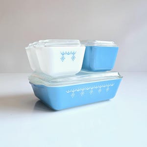 vintage Pyrex Snowflake Garland refrigerator set  Excellent