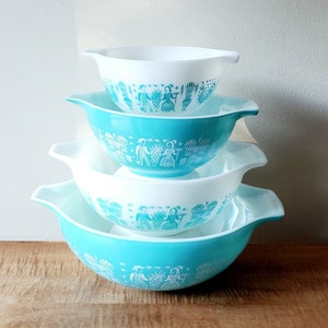 3-Bowl Set Pyrex Amish Turquoise Blue Butterprint Cinderella Tab - Ruby Lane