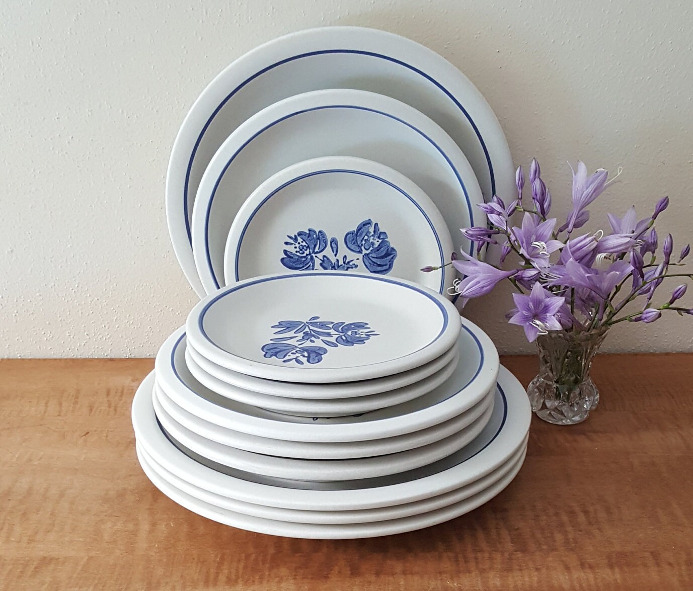 Vintage Pfaltzgraff Yorktowne Dinnerware 33 Piece Set for 4 Etsy