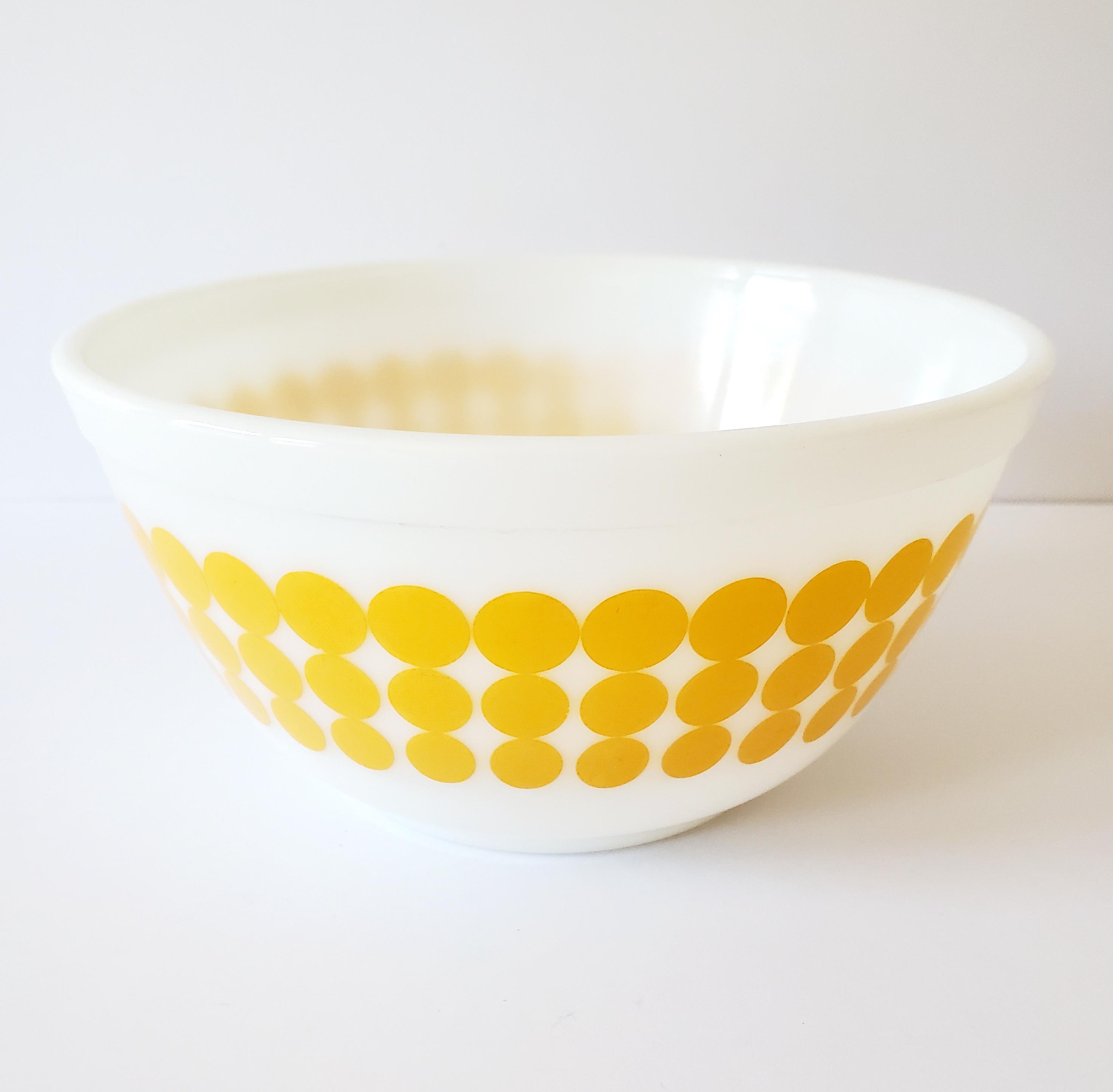 Vintage Pyrex Dots Mixing Bowl Set of 3 USA Made 19681972 - Etsy