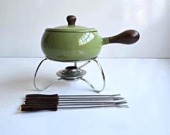 Juego de fondue vintage color chartreuse con soporte cromado y esmalte blanco, 9 piezas.