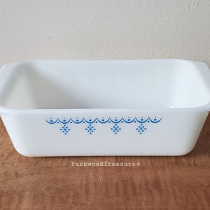 Vintage Pyrex Snowflake Blue Garland 913 Loaf Pan New Condition