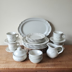 Vintage Pfaltzgraff Dinnerware Heirloom Dishes 24 Piece Set for
