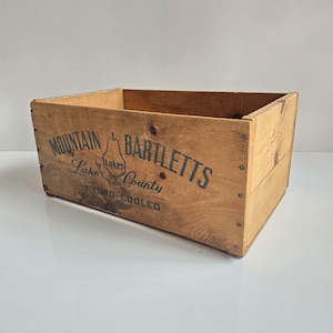 wood fruit crate, Mountain Barlett pear box, vintage wooden produce storage box