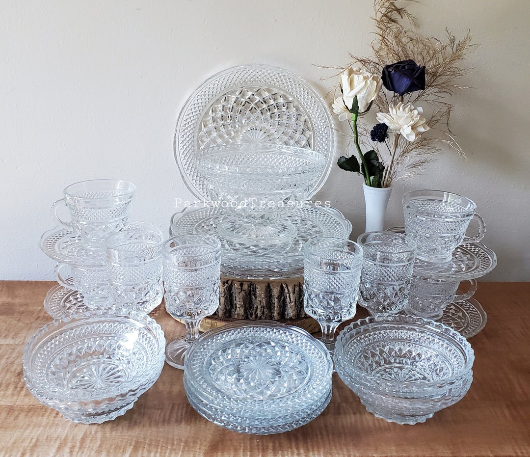 Anchor Hocking 食器セット Vintage Wexford Glass Dinnerware: Anchor Hocking 25 Piece Dish Set