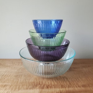 Vintage Pyrex, Mixed Pyrex Sculptured Glass Mixing Bowls