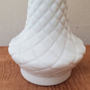 7 Vintage Randall Milk Glass Vases Diamond Hobnail Table Decor imagen 4