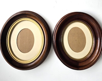 Pair of Antique Victorian Walnut Oval Deep Well Picture Frames, c. 1880s