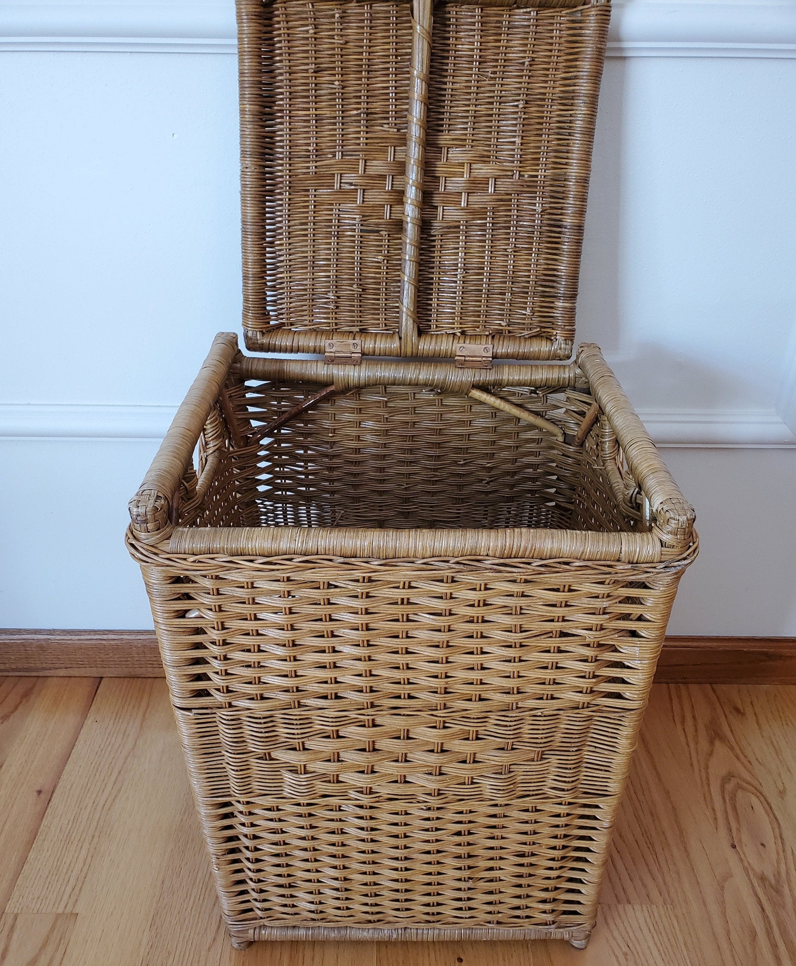 Vintage Wicker Laundry Clothes Hamper with Lid Etsy