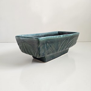 Hull pottery green window sill planter 10&quot; x 5&quot; x 3 1/2&quot; vintage Hull F78 teal drip embossed leaves stoneware succulent planter
