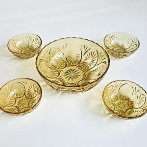 gold glass fruit bowl set vintage Anchor Hocking Medallion Honey Gold bowl set