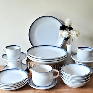 Vintage Pfaltzgraff Sky Dinnerware Set 22 Pieces for 4