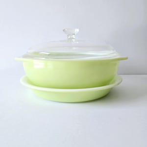 lime green Pyrex casserole vintage 1950s Pyrex covered casserole dish Excellent